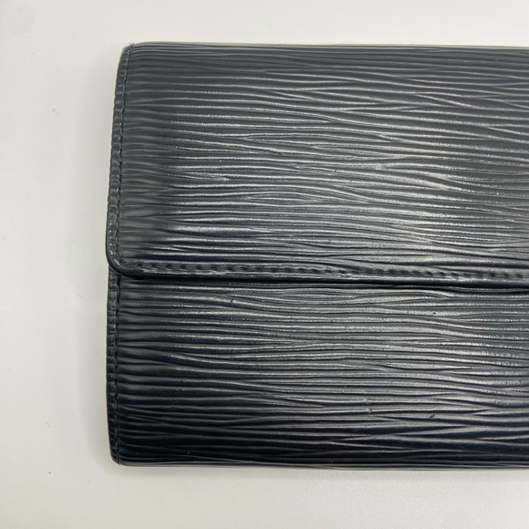 Louis Vuitton Epi Leather Textured Wallet - Picture 3 of 15